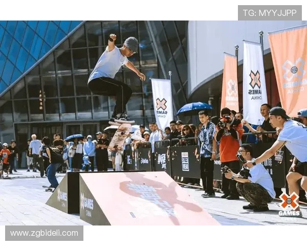 西安滑板队在极限运动嘉年华中的默契配合与精彩表现分析