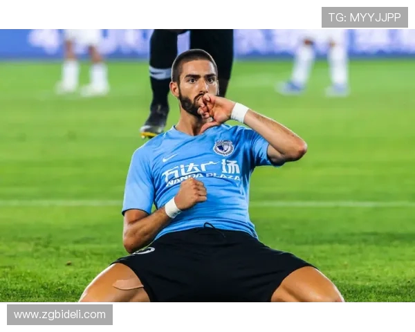 克罗斯：从中场指挥官到世界足球巨星的辉煌之路与传奇故事