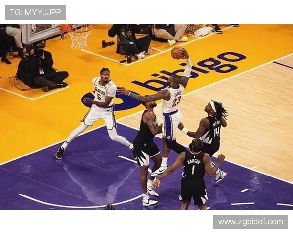 快船与湖人激战集锦回顾精彩瞬间与关键时刻分析